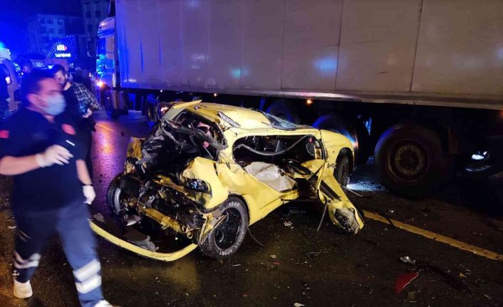 Pendik’te katliam gibi kaza: Otomobilden fırladı, iki araç arasında feci şekilde can verdi