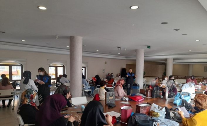 Polisler kadınlara KADES ve 112 Acil Çağrı Merkezini anlattı