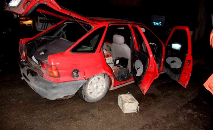 Polisten kaçan araç akü fışkırdı