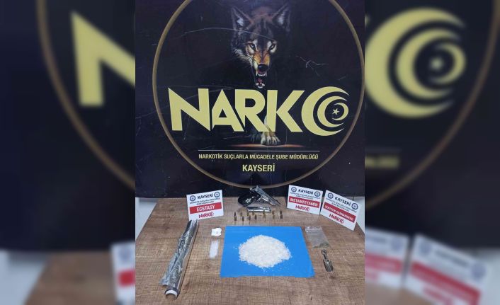 Polisten kaçarken kaza yapan araçta uyuşturucu çıktı