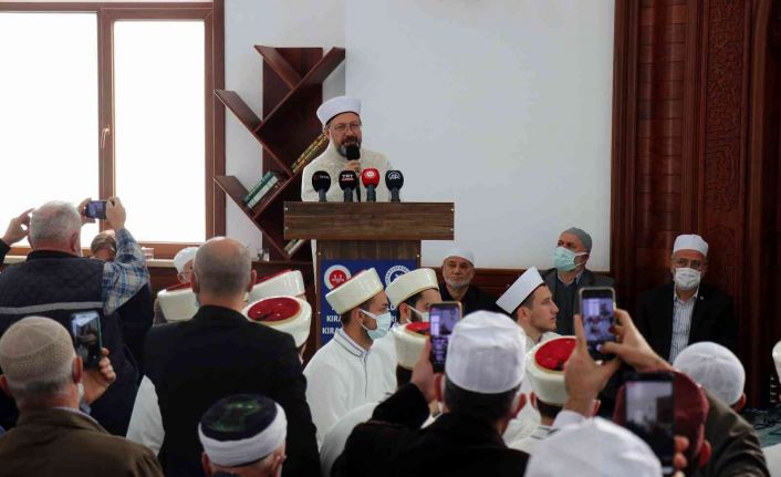 Prof. Dr. Ali Erbaş: “Kıraat ilmi okumuş olmak, büyük camilerde baş imamlık için gerekli olan şartlardan bir tanesi”