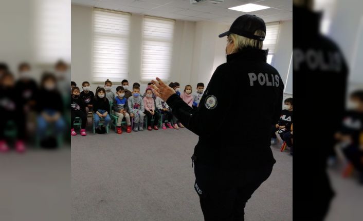 Pursaklar Belediyesi Nezaket Okulu’nda miniklere meslekler tanıtılıyor