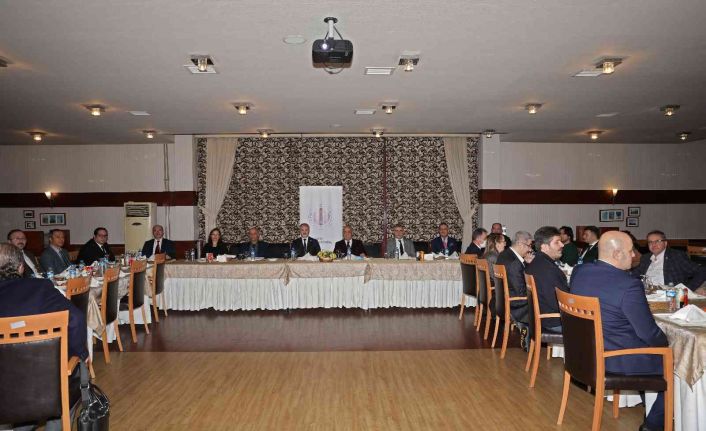 Rektör Çomaklı, yıllık yayın sayıları 10’un üzerinde olan öğretim üyeleriyle bir araya geldi