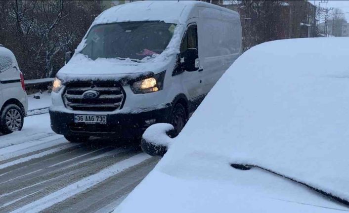 Sarıkamış’a aralık kar ile geldi