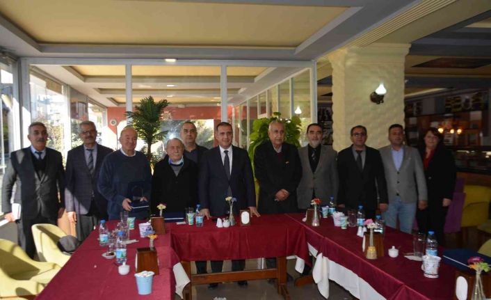 Söke Sosyal Yardımlaşma Vakfı Mütevelli Heyeti 2021 yılının son toplantısını yaptı