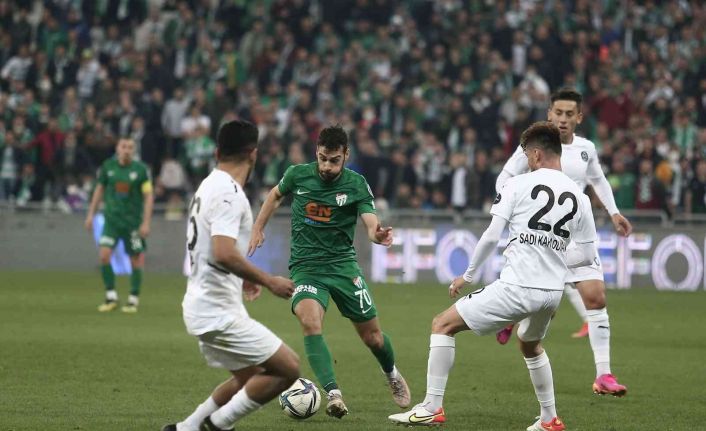 Spor Toto 1. Lig: Bursaspor: 0 - Manisa FK: 0 (İlk yarı sonucu)