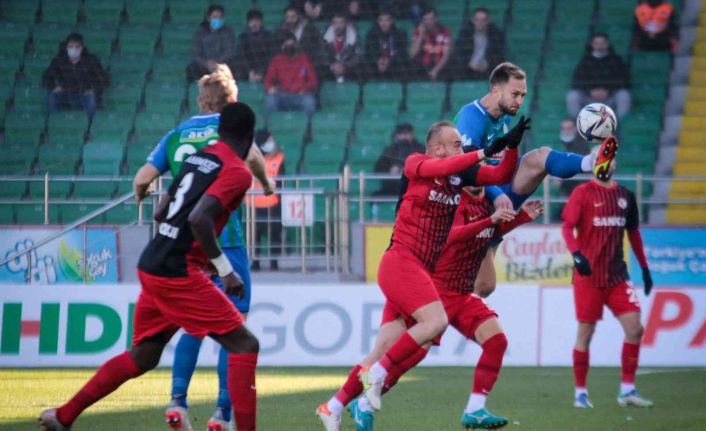 Spor Toto Süper Lig: Çaykur Rizespor: 0 - Gaziantep FK: 1 (İlk yarı)
