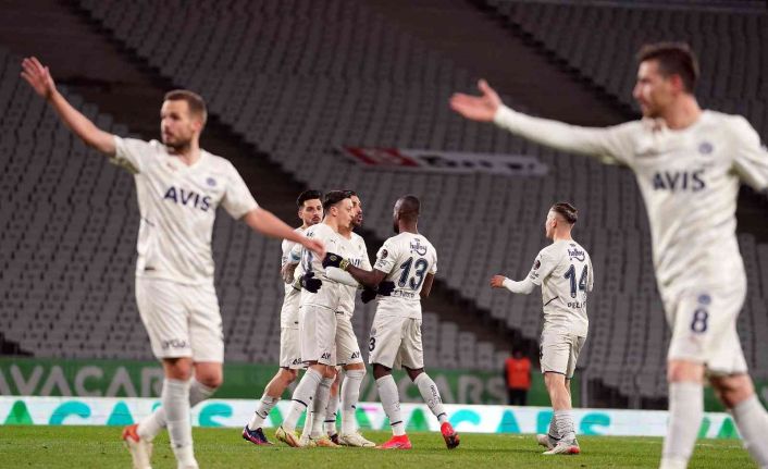 Spor Toto Süper Lig: Fatih Karagümrük: 1 - Fenerbahçe: 1 (İlk yarı)