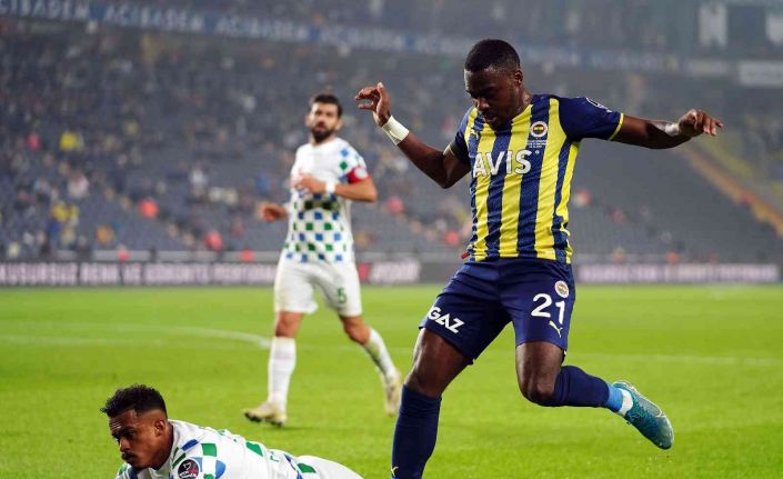 Spor Toto Süper Lig: Fenerbahçe: 1 - Çaykur Rizespor: 0 (İlk yarı)