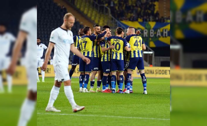 Spor Toto Süper Lig: Fenerbahçe: 1 - Yeni Malatyaspor: 0 (Maç devam ediyor)