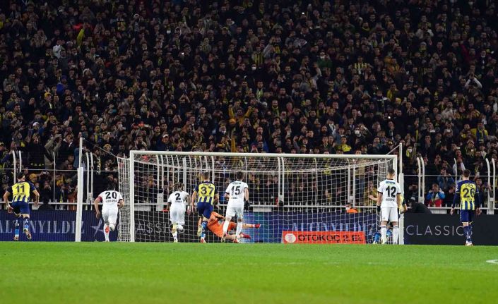 Spor Toto Süper Lig: Fenerbahçe: 2 - Beşiktaş: 1 (İlk yarı)