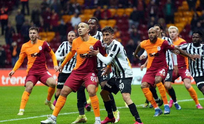 Spor Toto Süper Lig: Galatasaray: 1 - Altay: 1 (İlk yarı)