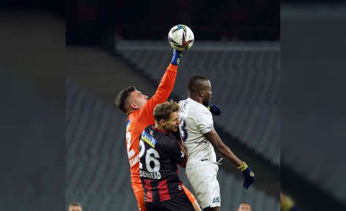 Spor Toto Süper Lig: Karagümrük: 0 - Fenerbahçe: 0 (Maç devam ediyor)