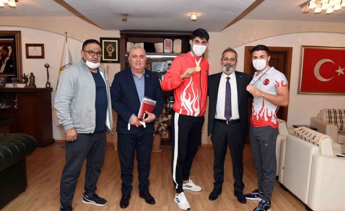 Tarsus Belediyesi sporcuları, Bangkok’tan bir altın ve bir bronz madalyayla döndü
