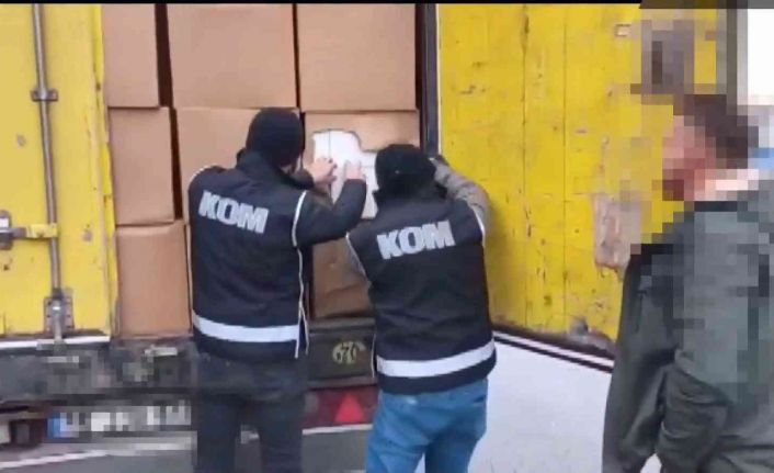 TEM’de durdurulan tırda 14 milyon 300 bin kaçak makaron ele geçirildi