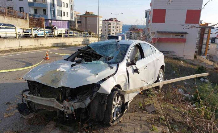 Torununu okula götüren kadına kaldırımda otomobil çarptı: 1 ölü, 1 yaralı