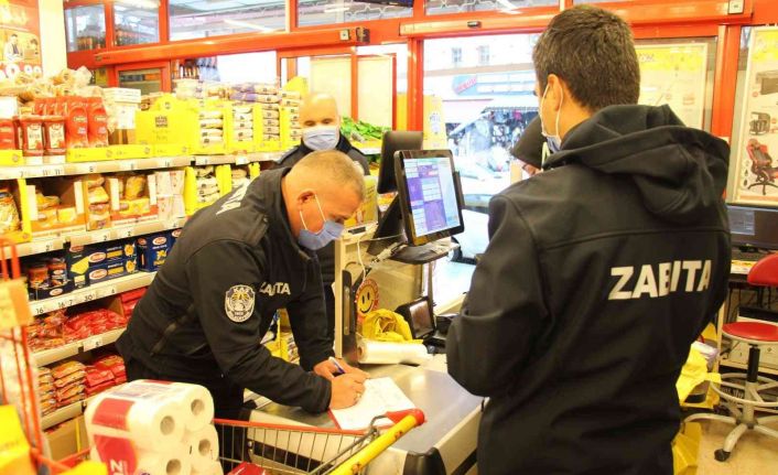 Turizm merkezi Kaş’ta zabıta ekiplerinden ‘zincir market’ denetimi