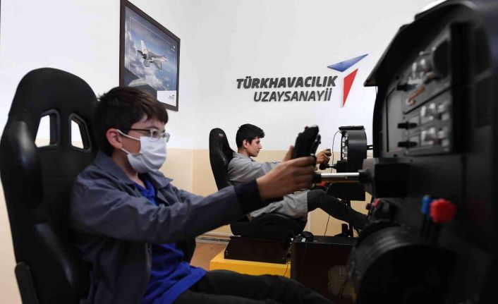 TUSAŞ aviyonik, motor ve robotik kodlama ile öğrencileri geleceğe hazırlıyor