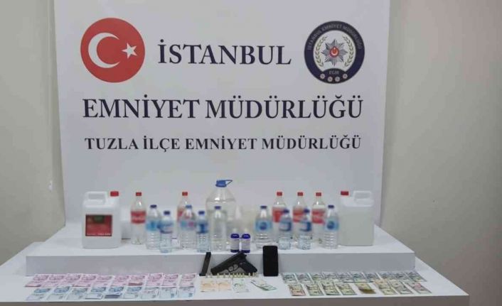 Tuzla’da sahte alkol imalatı ve satışının yapıldığı iş yerine operasyon