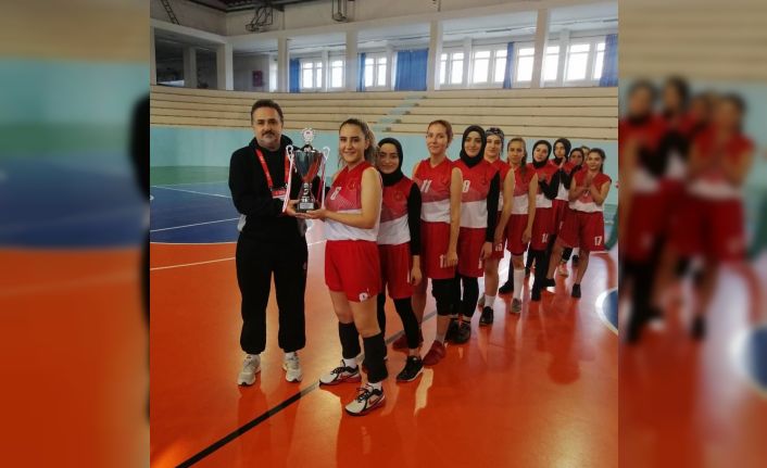 Üniversiteler Basketbol Kadınlar 2. Lig maçlarında Hacı Bektaş Veli Üniversitesi şampiyon oldu