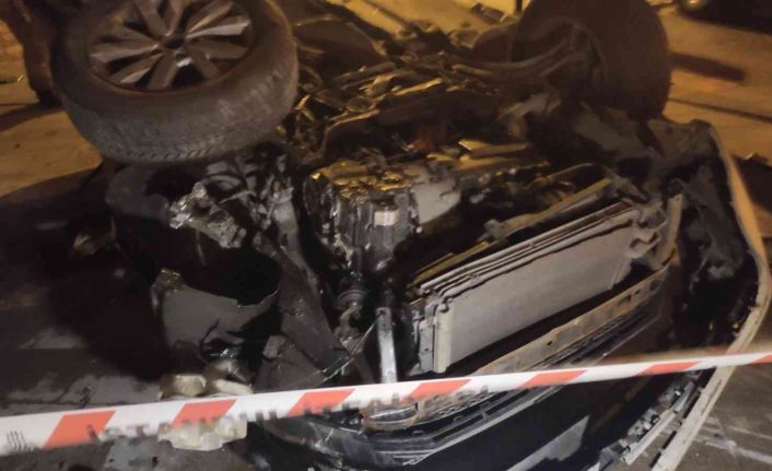 Üsküdar’da lüks araçla takla attı, hiçbir şey olmamış gibi canlı yayına devam etti