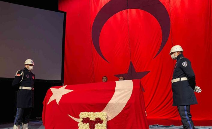 Usta oyuncu Sezai Aydın için Musahipzade Celal Sahnesi’nde tören düzenlendi