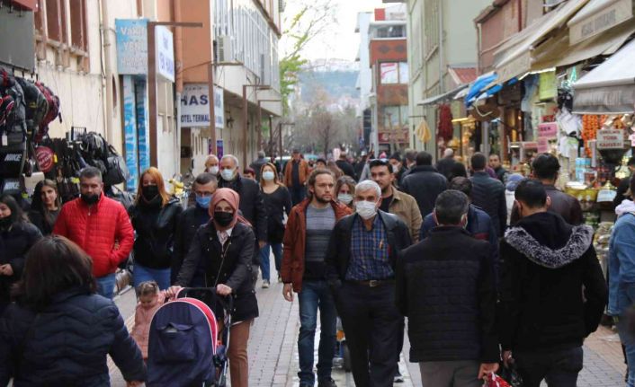 Vaka sayısında 7’nci sıraya yükselen Eskişehir’de kalabalık görüntüler dikkat çekiyor