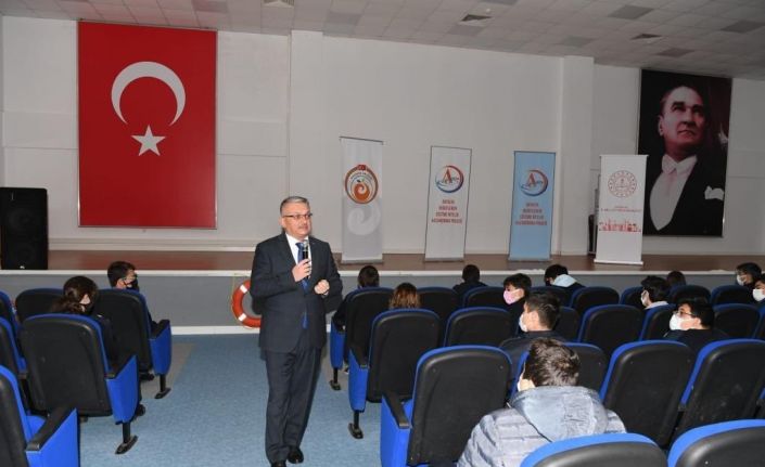 Vali Yazıcı: “12 yaş üstü gençlerimizi aşı olmaya davet ediyoruz”