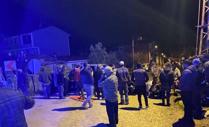 Virajı alamayan cip bahçe duvarına girdi, o anlar güvenlik kamerasına yansıdı