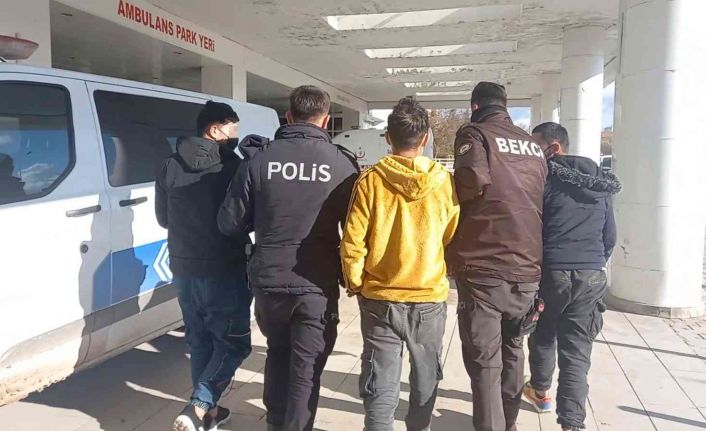 Yabancı uyruklu 3 şahıs, sahte kimlikle kilometrelerce yol kat etti: Yolculuk serüveni Kırıkkale’de son buldu