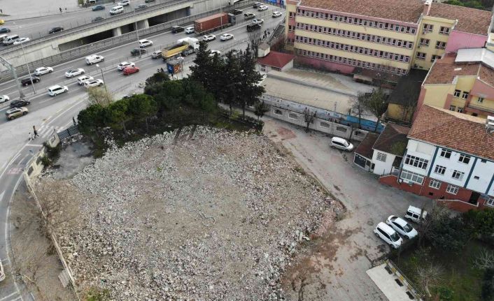 Yaklaşık 2.5 yıl önce yıktırılan caminin projesi bile ortada yok
