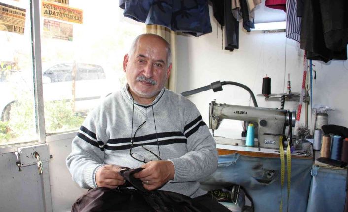 Yarım asır önce eline aldığı iğne ve ipliği bir daha bırakamadı