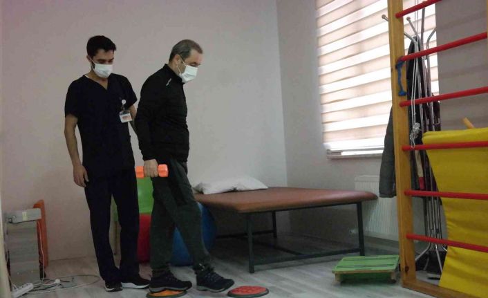 Yatağa bağlıydı, doğru tedavi ile yürümeye başladı