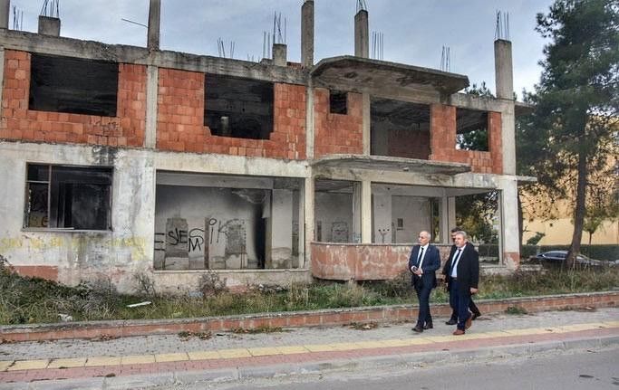 Yenişehir Belediyesi metruk binaları yıkıyor