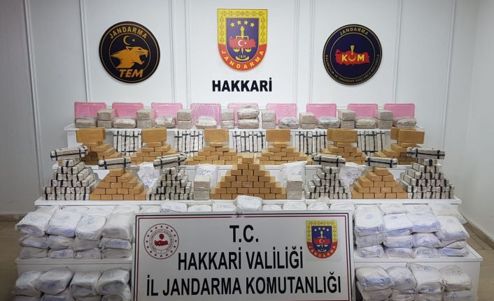 Yüksekova’da araziye gizlenmiş 270 kilo eroin ve 25 kilo metamfetamin ele geçirildi