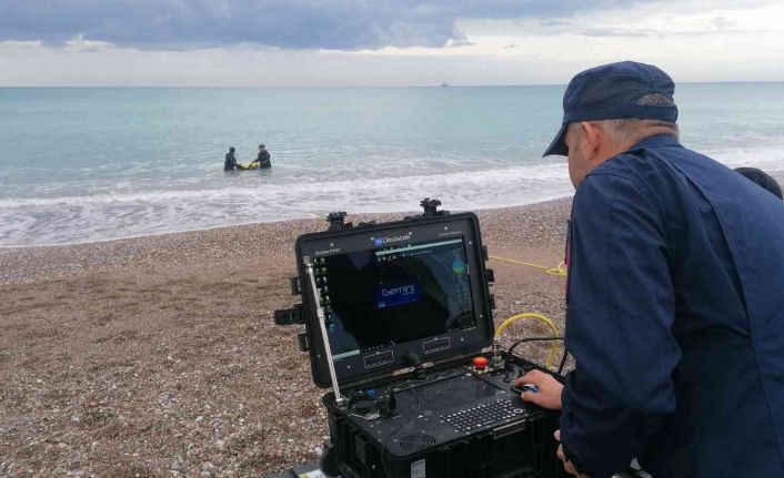 Yurt dışına kaçmak isterken tekneden atılan 2 kayıp göçmen, insansız sualtı robotuyla aranıyor