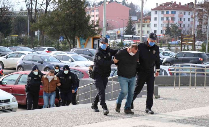 Ziyaret saati dışında hastaneye girmek için kavga çıkaran 2 kişi adliyeye sevk edildi