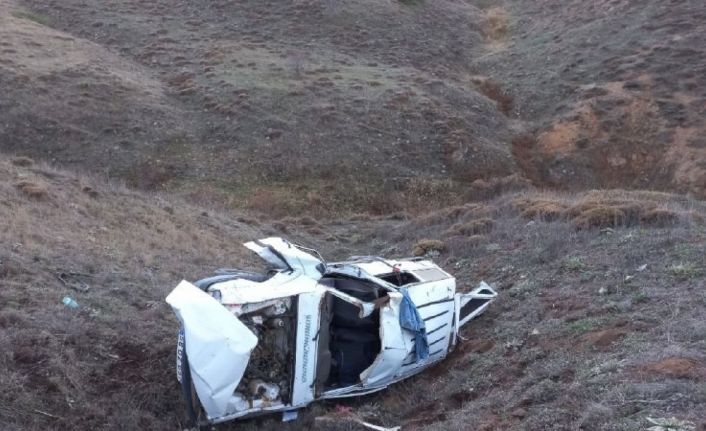 10 takla attığı kazada ölümden dönen sürücü sorumlulardan şikayetçi oldu