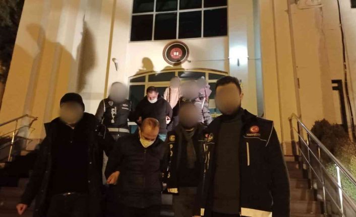 17 kilo eroini beline saran uyuşturucu tacirleri yakayı ele verdi: 4 gözaltı