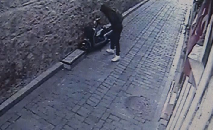 1 ayda iş yerine 4 kez hırsız giren esnaf isyan etti