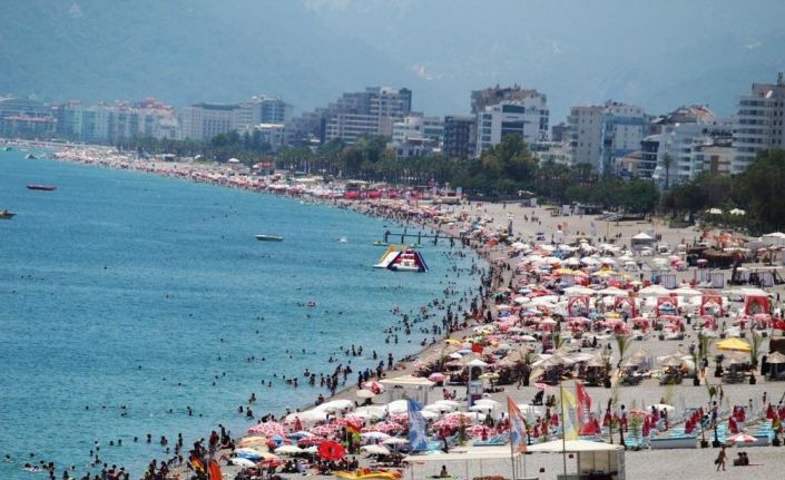 2021 yılını 9 milyonu aşkın turistle tamamlayan Antalya’ya en çok turist Rusya’dan geldi
