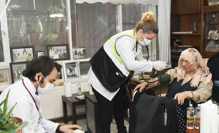 2021’de 821 yaşlıya toplamda 5 bin 66 kez evde sağlık hizmeti verildi