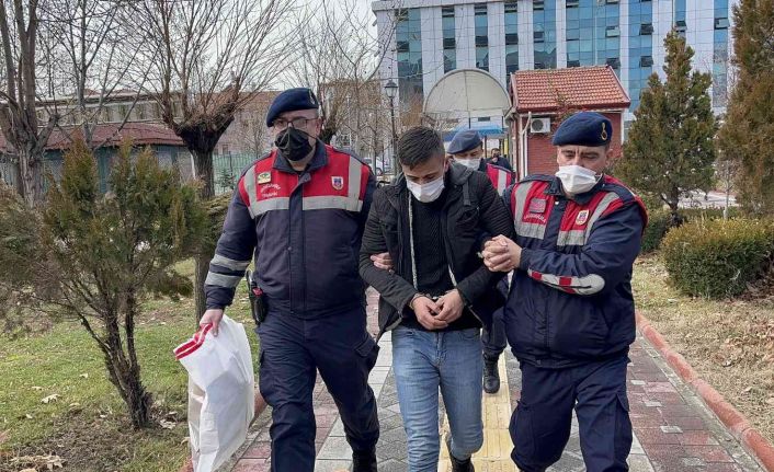 20 yaşındaki gencin katil zanlısı ile yeğenine yardım eden amca tutuklandı