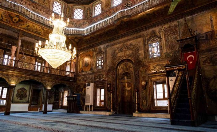 2 asırlık caminin eşsiz motif ve duvar süslemeleri hayran bırakıyor