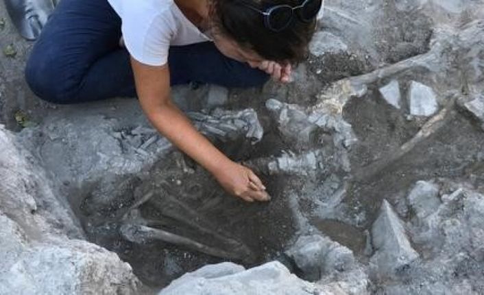 4 bin yaşında insan ve köpek iskeleti bulundu, makalesi ses getirdi