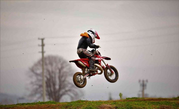 6 yaşında iki kez Türkiye şampiyonu oldu, gözünü Avrupa ve dünya şampiyonluklarına dikti