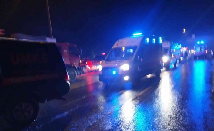 Adana Gaziantep otoyolu Nurdağı gişelerinde yolcu otobüsü şarampole yuvarlandı.  Kazada en az 20-25 kişi yaralandı.  Olay yerine çok sayıda polis, sağlık, İtfaiye ve Umke ekibi sevk edildi.