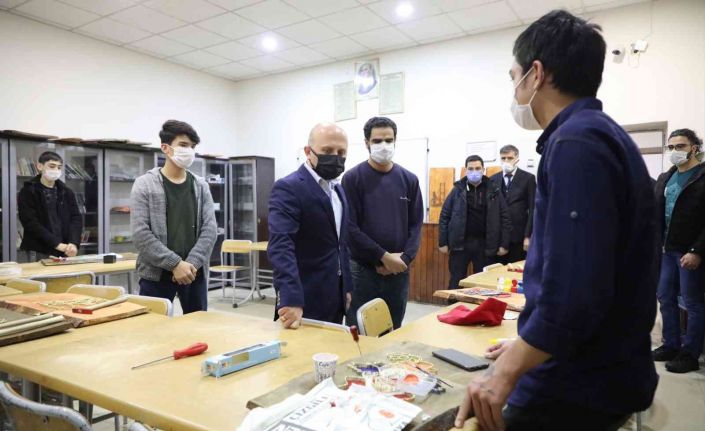 Ağrı Valisi Varol, Ağrı Çocuk Destek Merkezini ziyaret etti