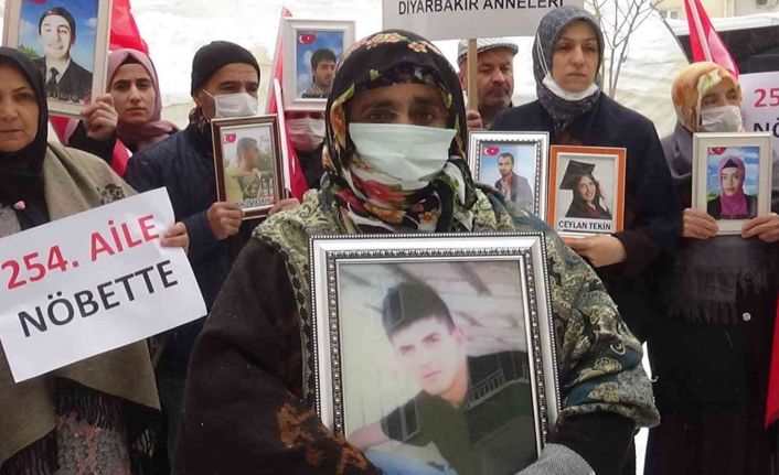 Ailelerin direnişine kar altında katılım devam ediyor