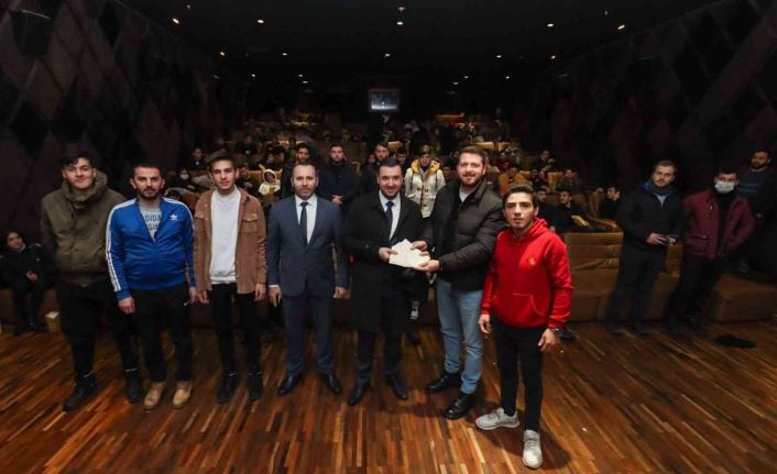 AK Parti Yalova İl Gençlik Kolları üyeleri, ‘İyi Ki Varsın Eren’ filmini izledi